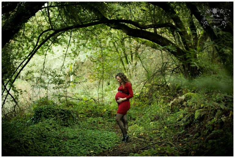 Natural and candid maternity portraits at Lake Anza in Berkeley, in the East Bay, by Nightingale Photography