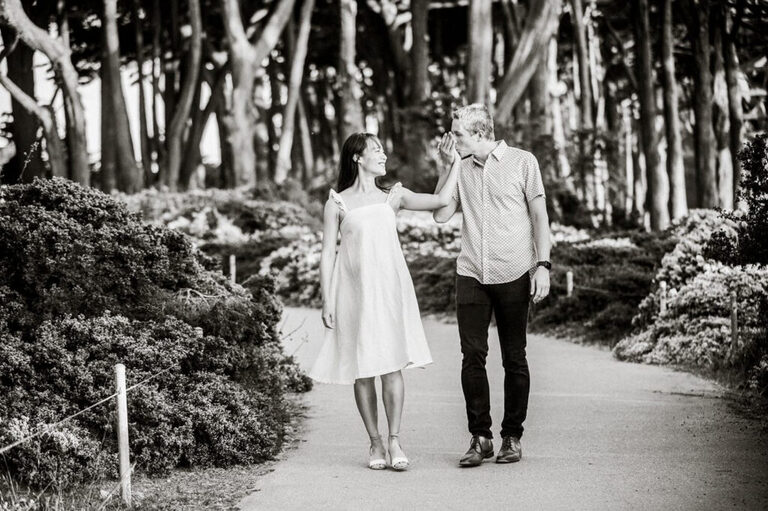 maternity photos done in san francisco at land's end