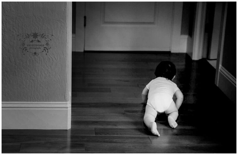 Candid baby picture from home portrait session of crawling baby in Lafayette, Ca Danville, Ca by Nightingale Photography