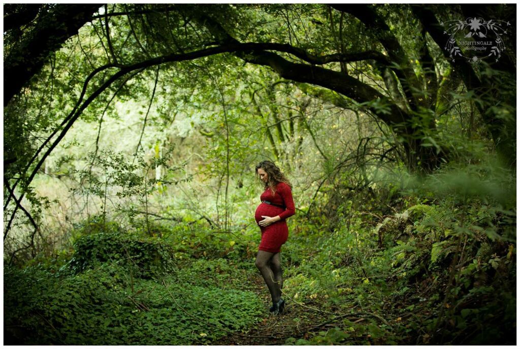 Natural and candid maternity portraits at Lake Anza in Berkeley, in the East Bay, by Nightingale Photography