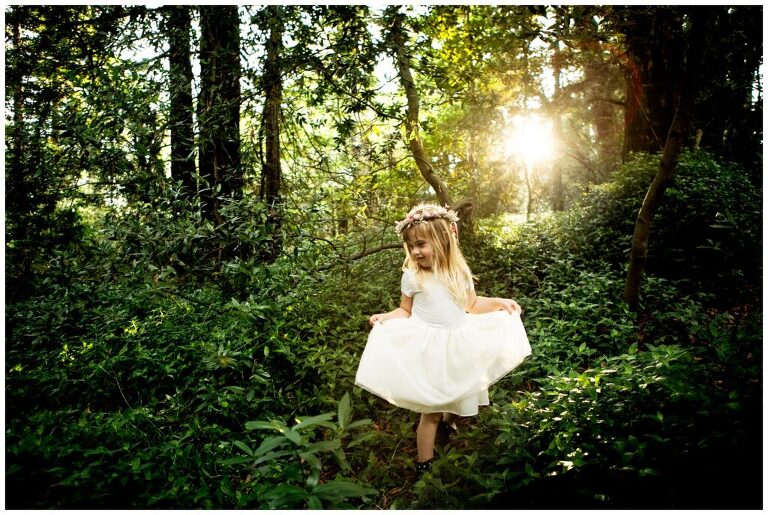 Outdoor family portraits in the redwoods