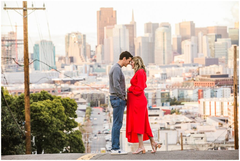 What month is best for maternity photos